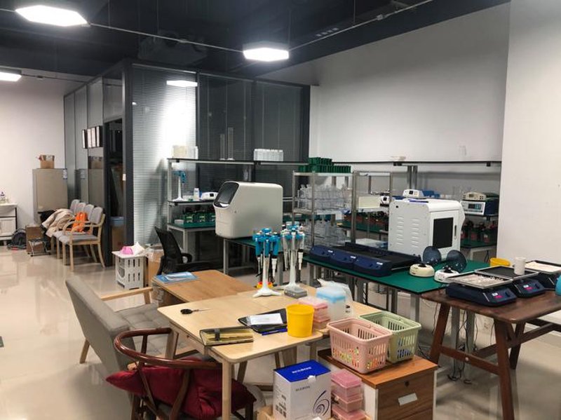 在寻找合适的店铺位置时，如何选择一个理想的店铺至关重要。青冈县作为一个新兴市场，也面临着同样的挑战。今天我们就来探讨一下如何选择一家理想的鞋店。
